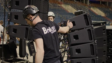 Behind the stage: Adamson nagłośnił stand-up Mateusza Sochy na Tauron Arena